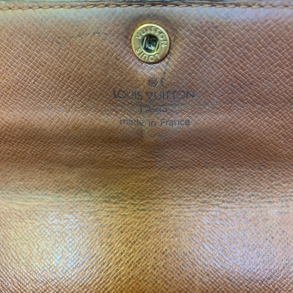 Louis Vuitton Sarah Wallet Corner wear and rubbing - Picture 9 of 11